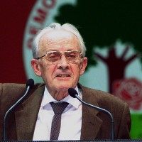 congresso ds pesaro,giovanni berlinguer tiene il suo intervento