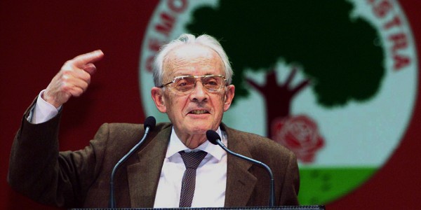 congresso ds pesaro,giovanni berlinguer tiene il suo intervento