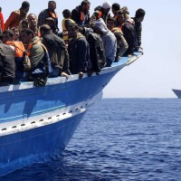 IMMIGRAZIONE: MILLE IN SALVO. SU GOMMONE ANCHE UN CADAVERE